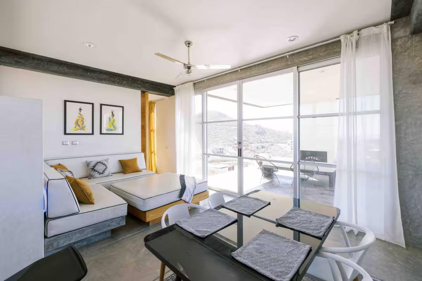 Casa De Ventanas 12